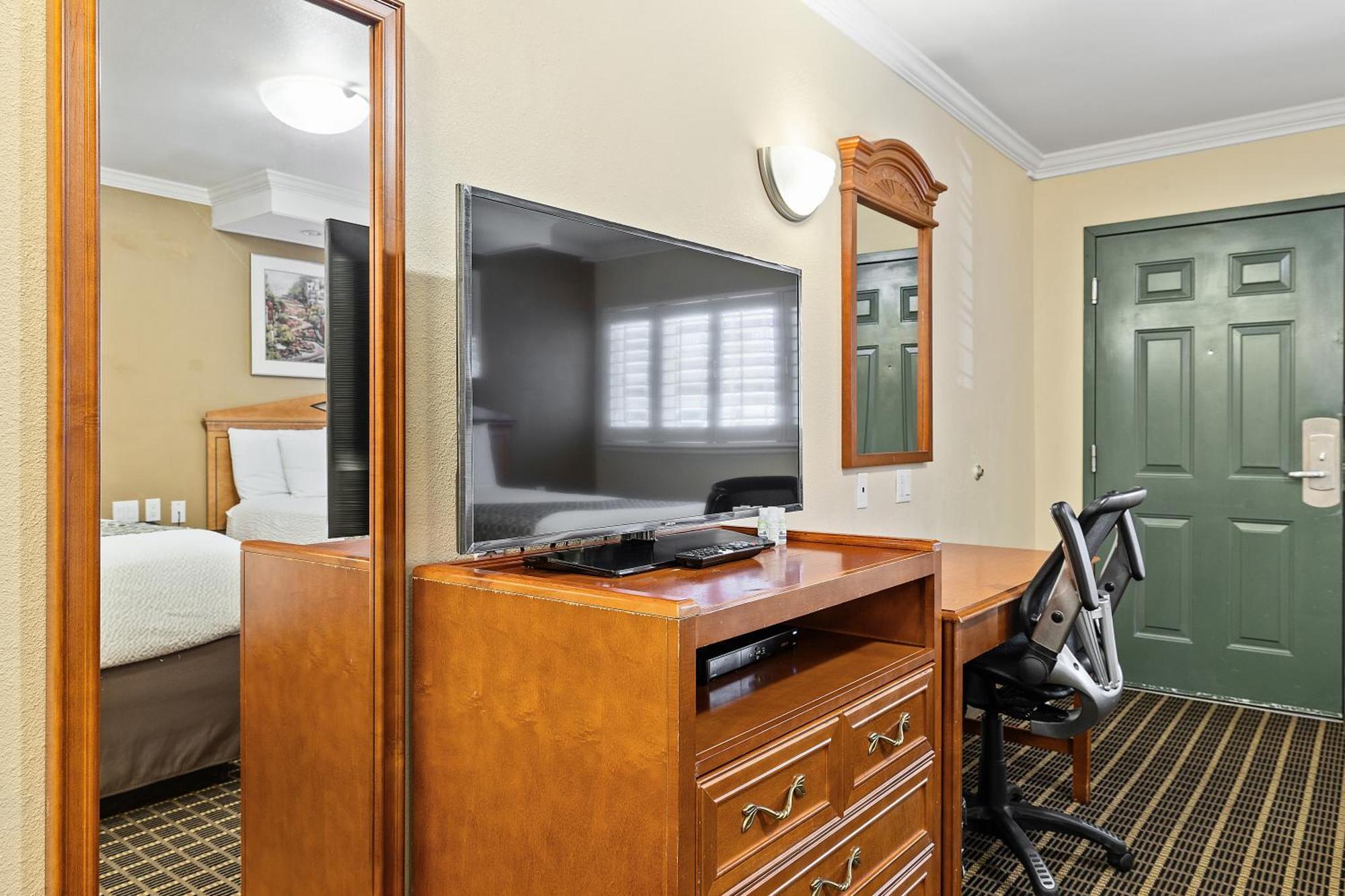 Alexis Park Hotel 3*