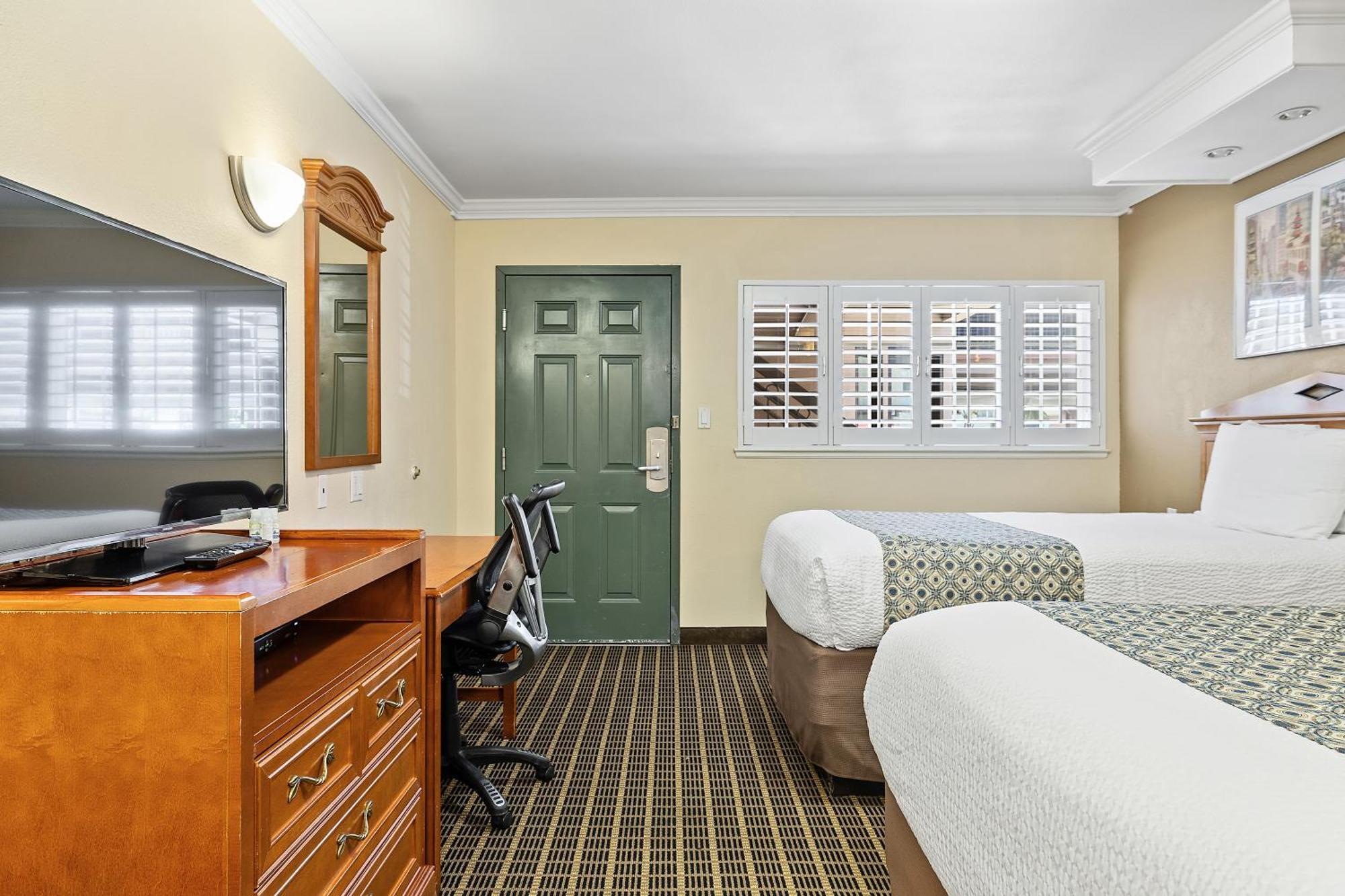 Hotel Alexis Park 3*