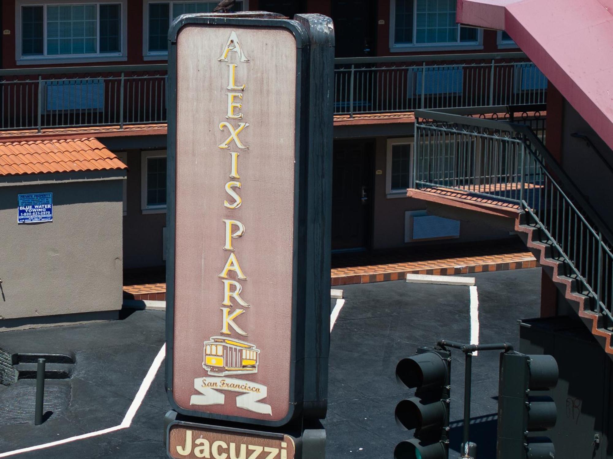 Hotel Alexis Park