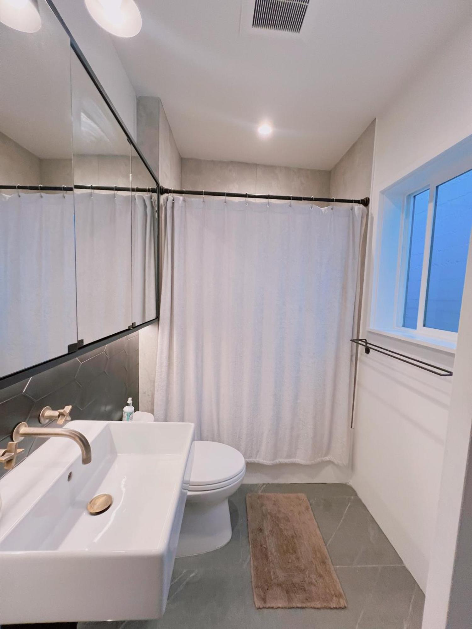 Charming 2br With Bay And Views-gated Luxury Private Place Holiday home