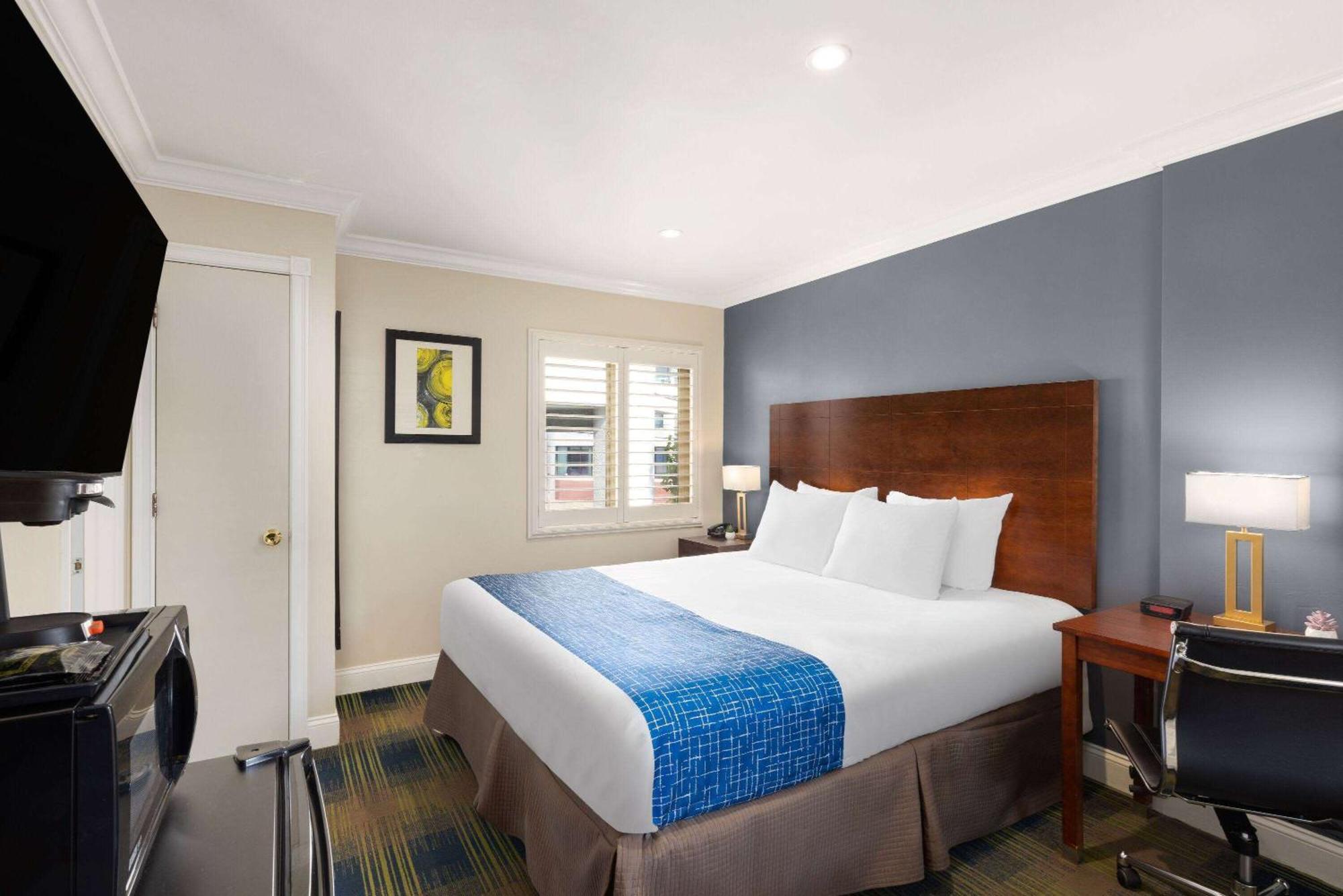 Travelodge By Wyndham By Fisherman's Wharf Motel