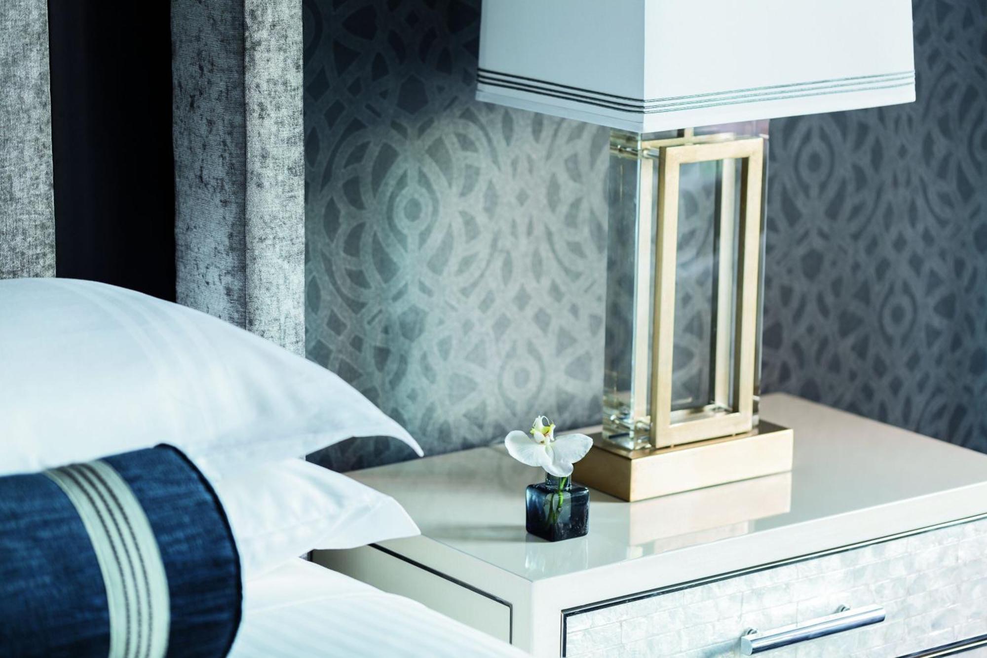 The Ritz-carlton, Hotel