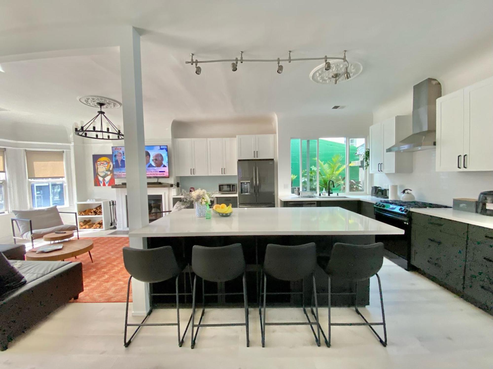 Apartment Sf, Location, Location, Comfort *