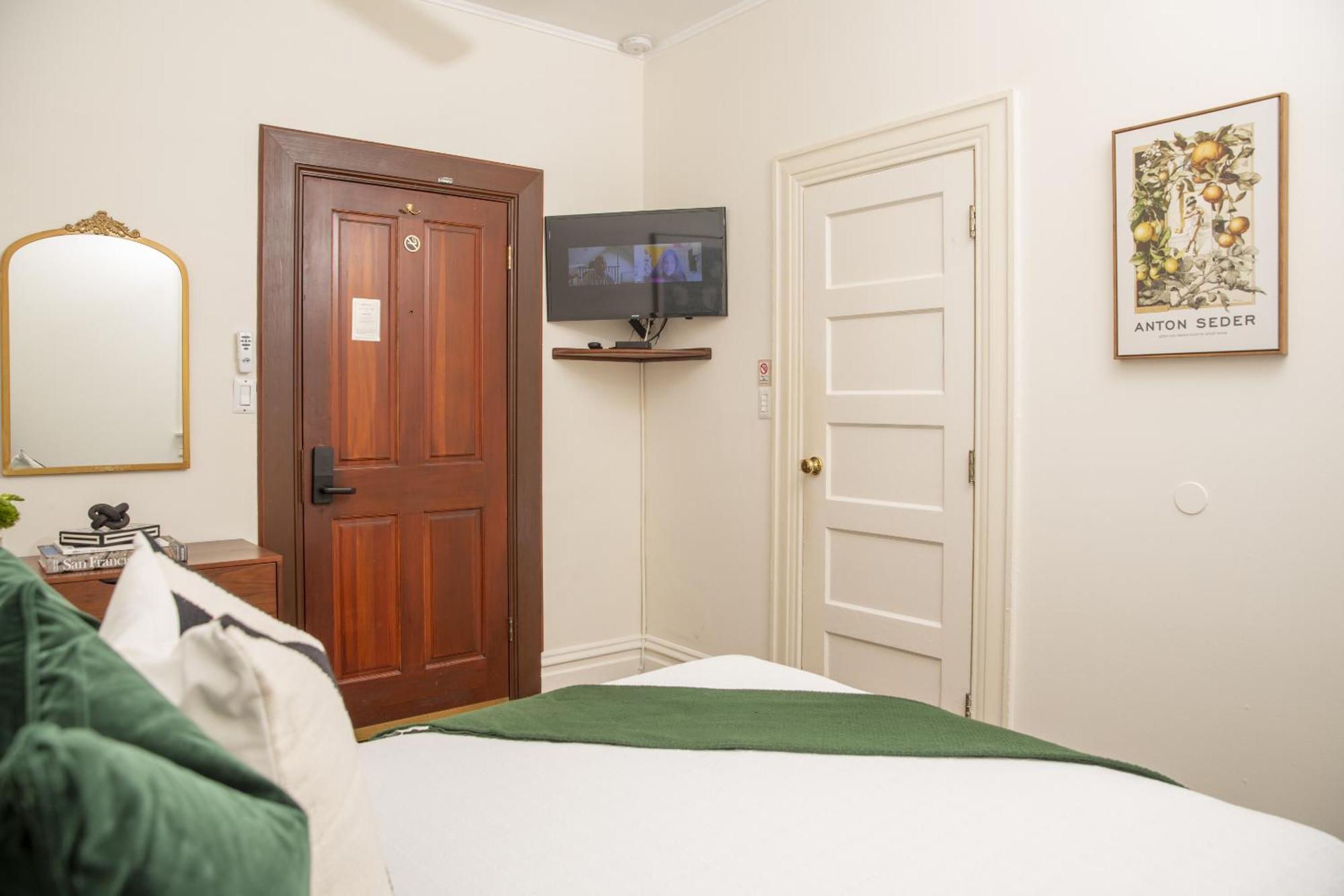 Hotel Washington Square 3*
