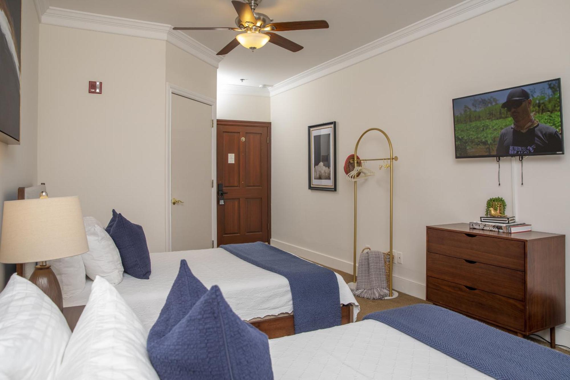 Hotel Washington Square 3*