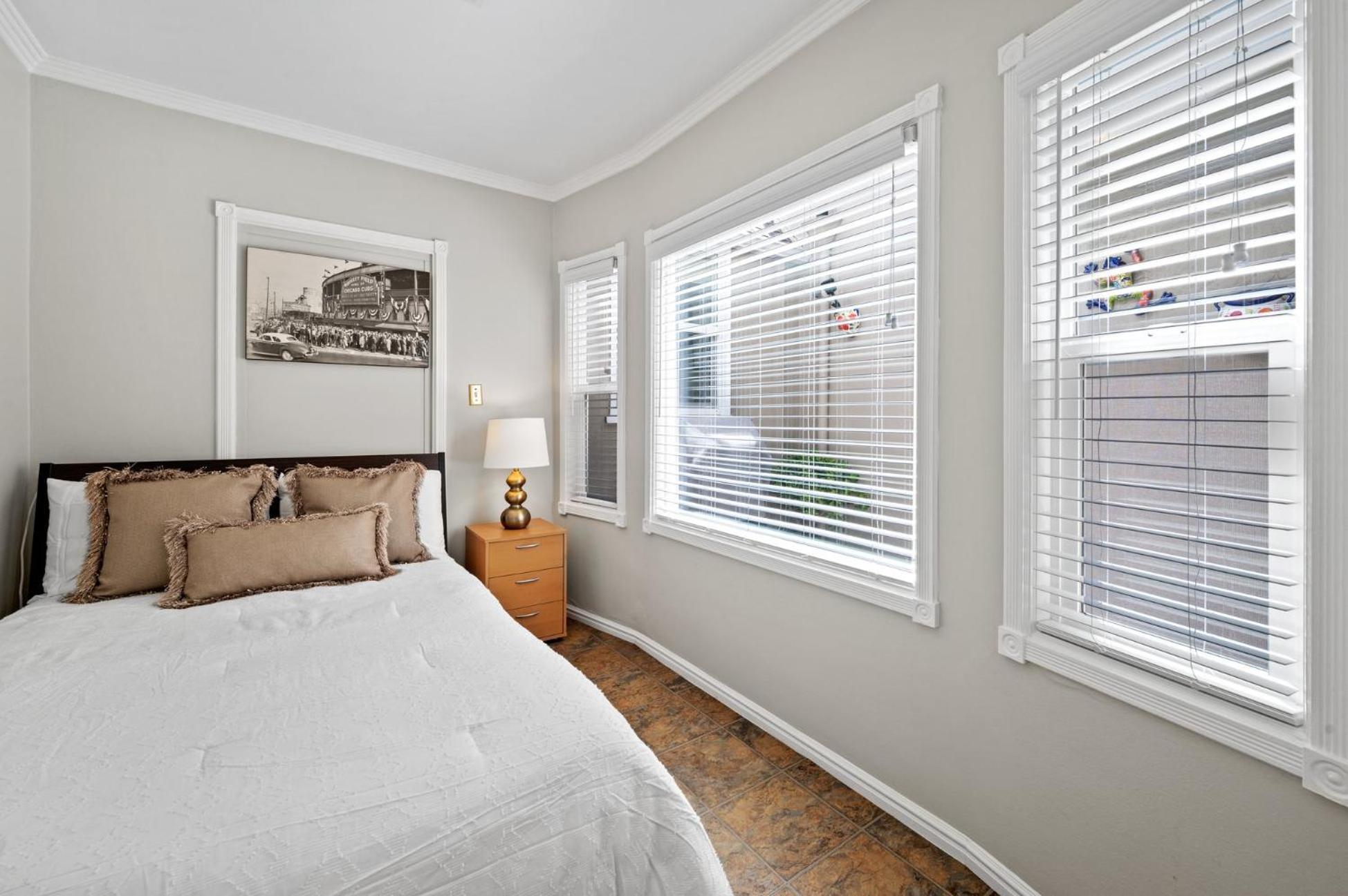 Apartment Usf Luxury Furnished Flat Steps To Trader Joes-target-lucky Supermarket