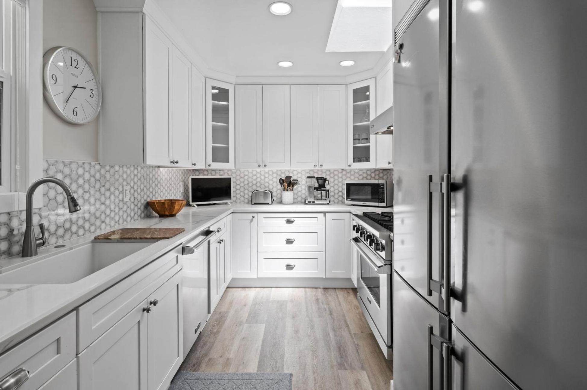 Usf Luxury Furnished Flat Steps To Trader Joes-target-lucky Supermarket Apartment