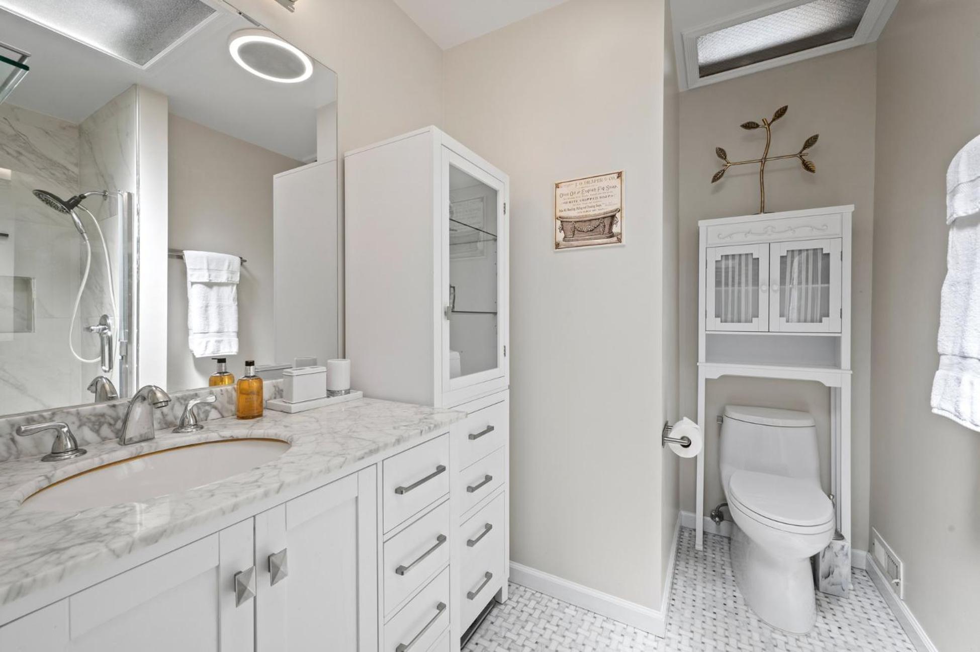 Usf Luxury Furnished Flat Steps To Trader Joes-target-lucky Supermarket Apartment