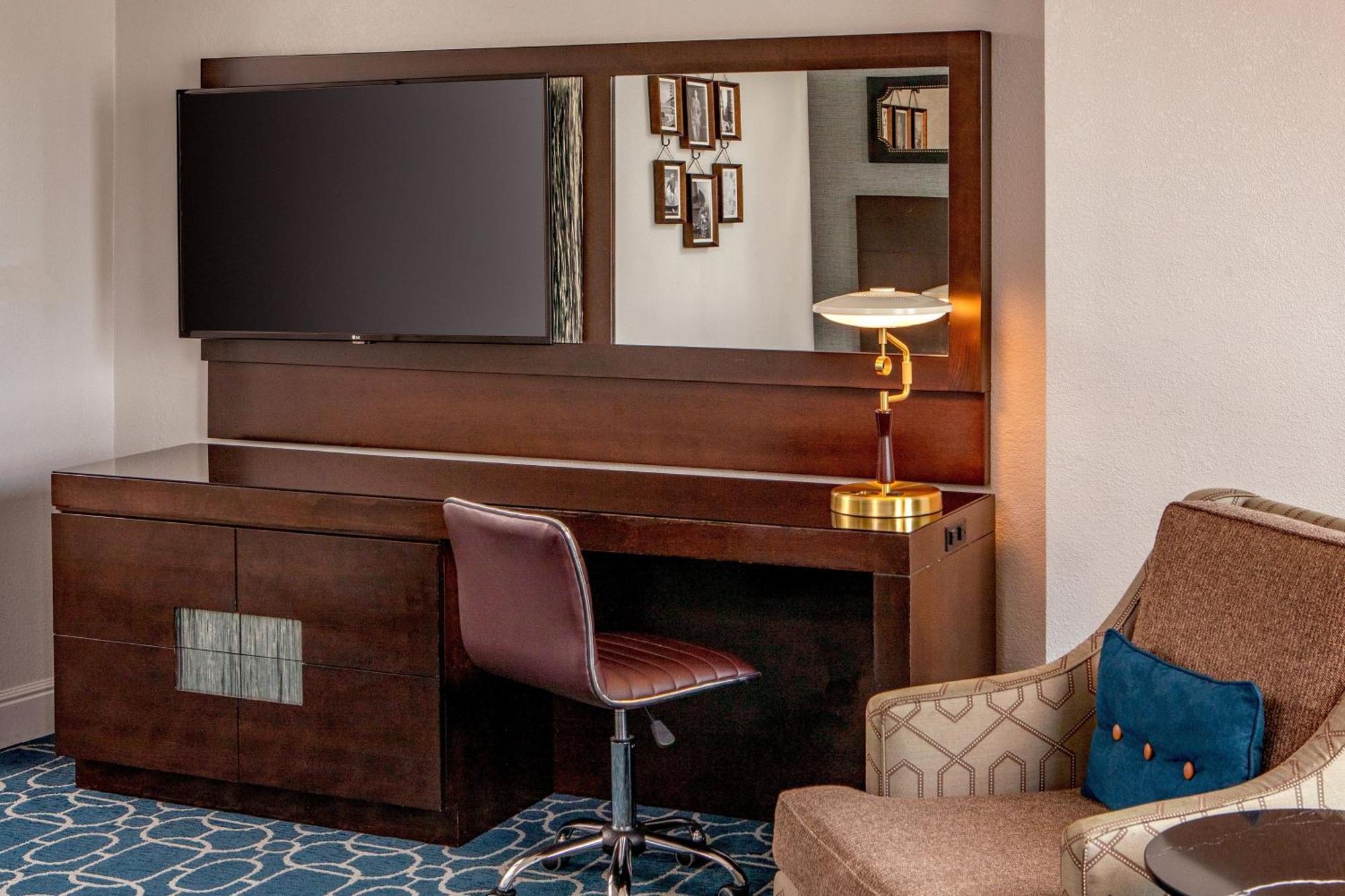 Adagio, Autograph Collection Hotel 4*