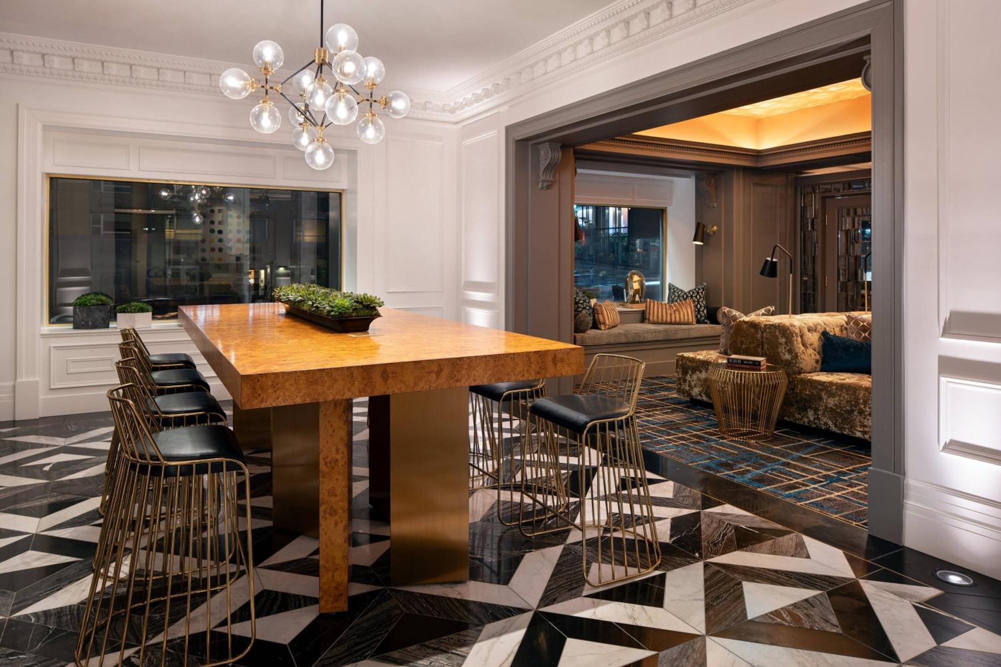 Courtyard By Marriott Downtown/van Ness Ave