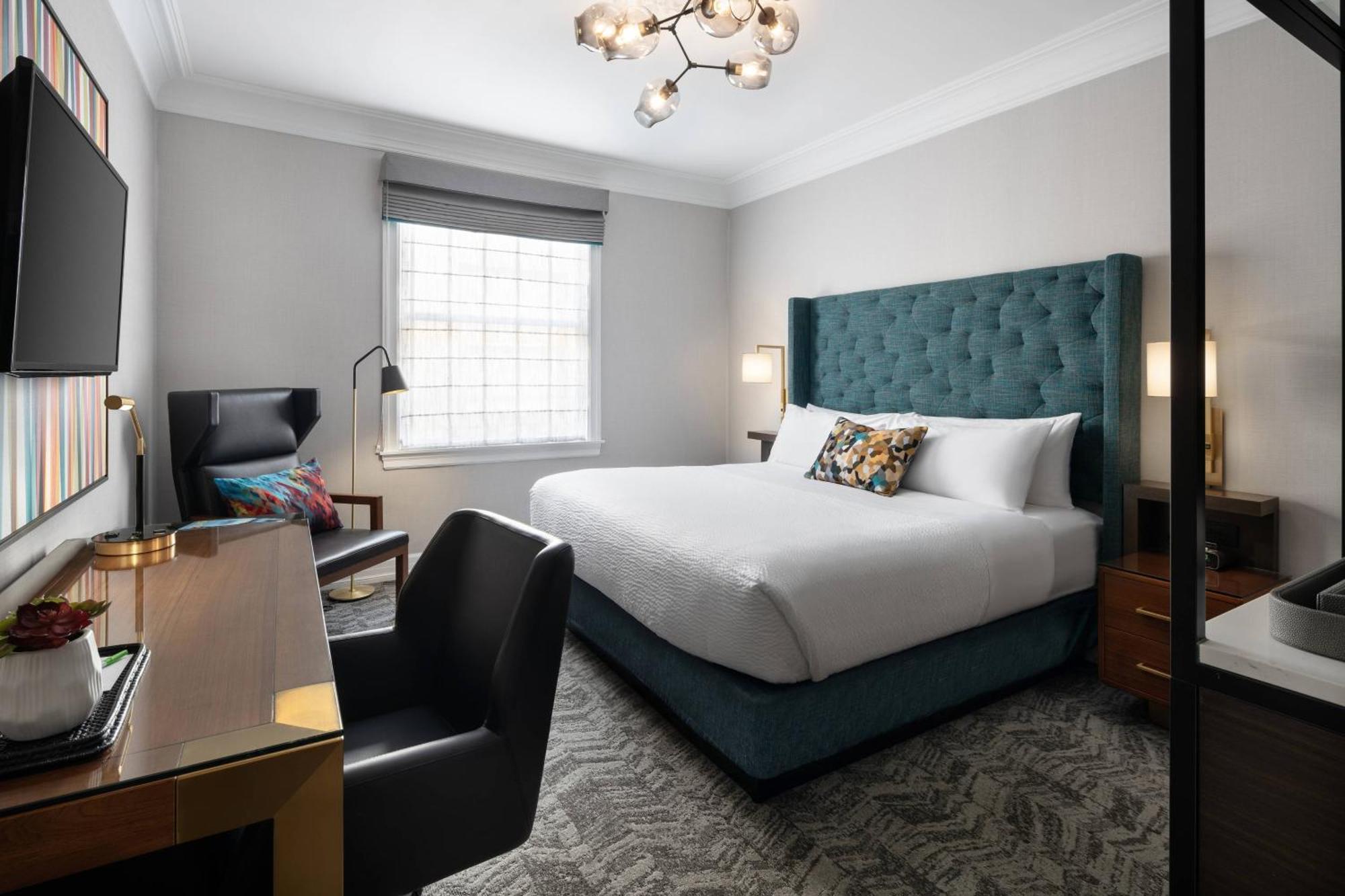 Courtyard By Marriott Downtown/van Ness Ave