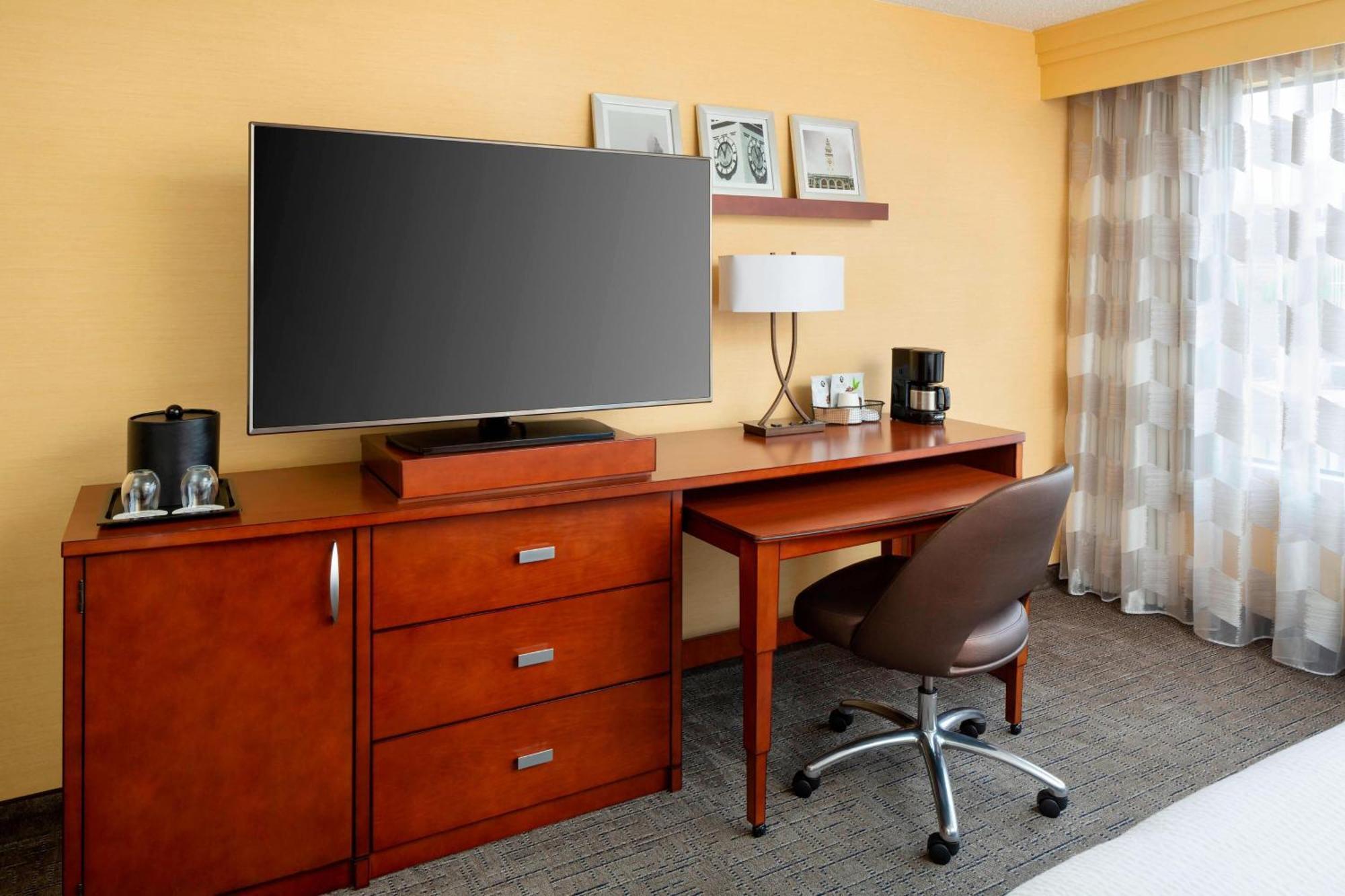 Hotel Courtyard By Marriott Fishermans Wharf 4*
