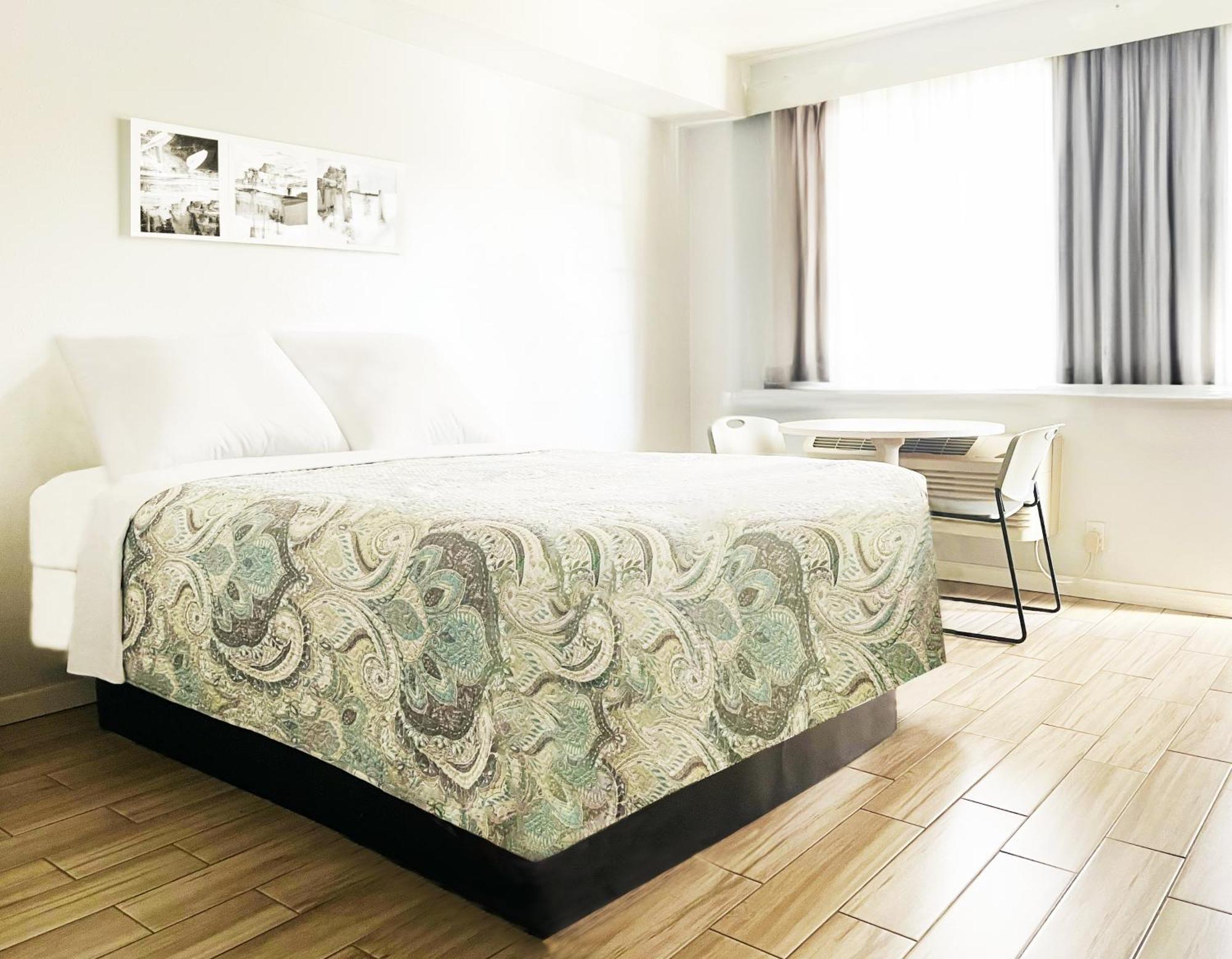 Rodeway Civic Center Inn 2*
