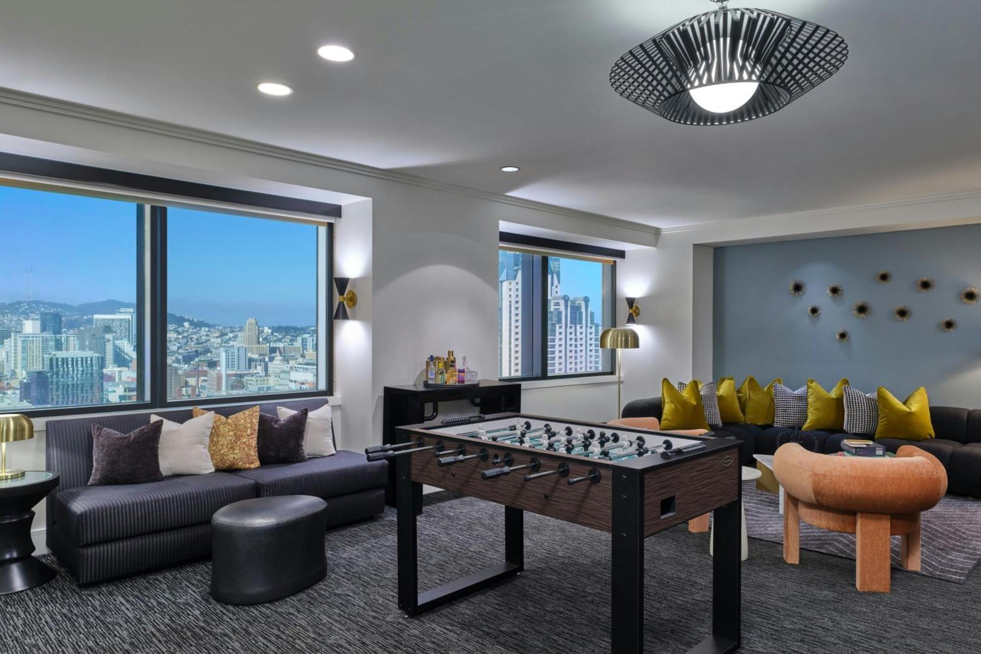 Hotel W 4*