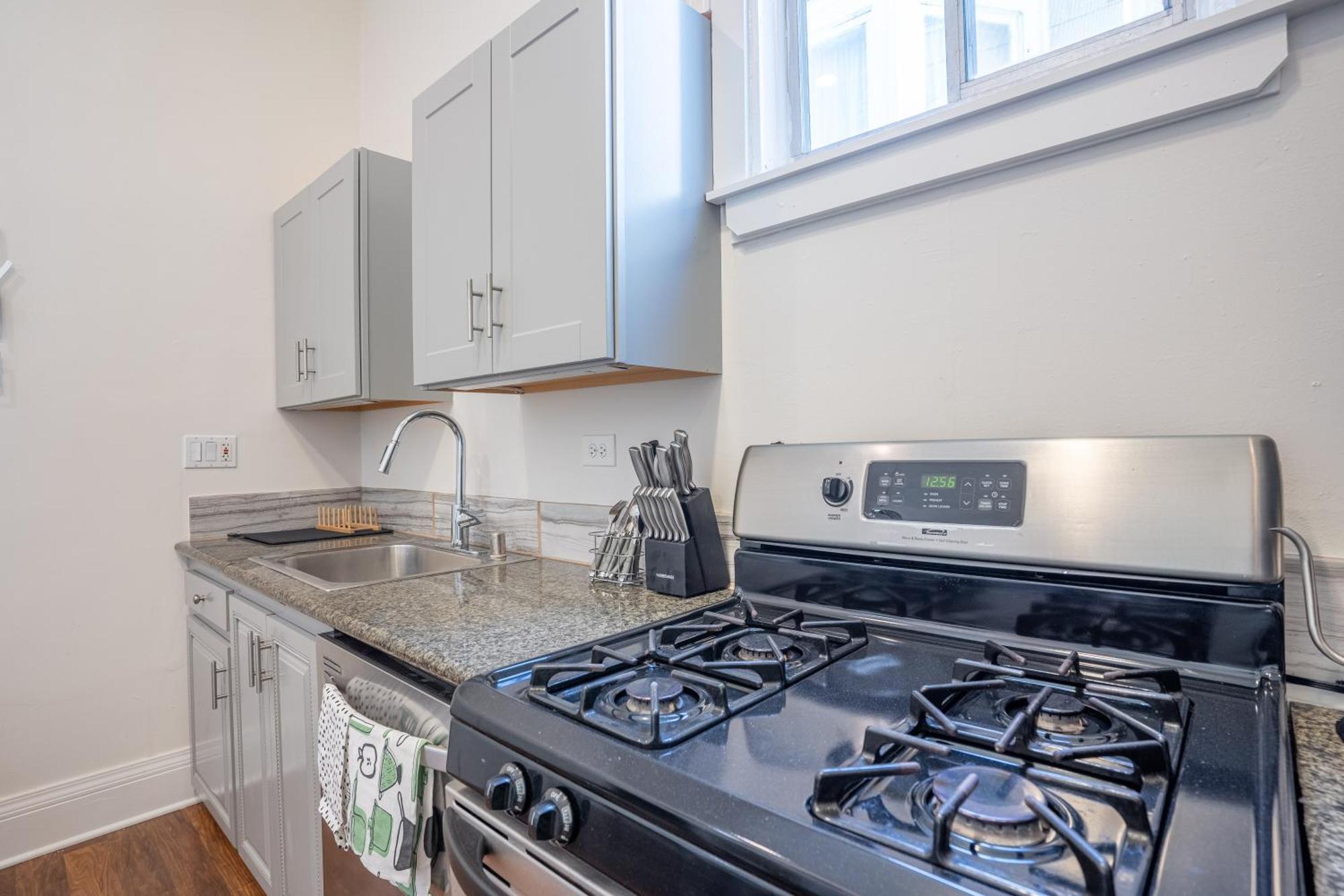 3 Bedroom Hayes Valley By Shops, Restaurants, Bars, And Downtown San Francisco