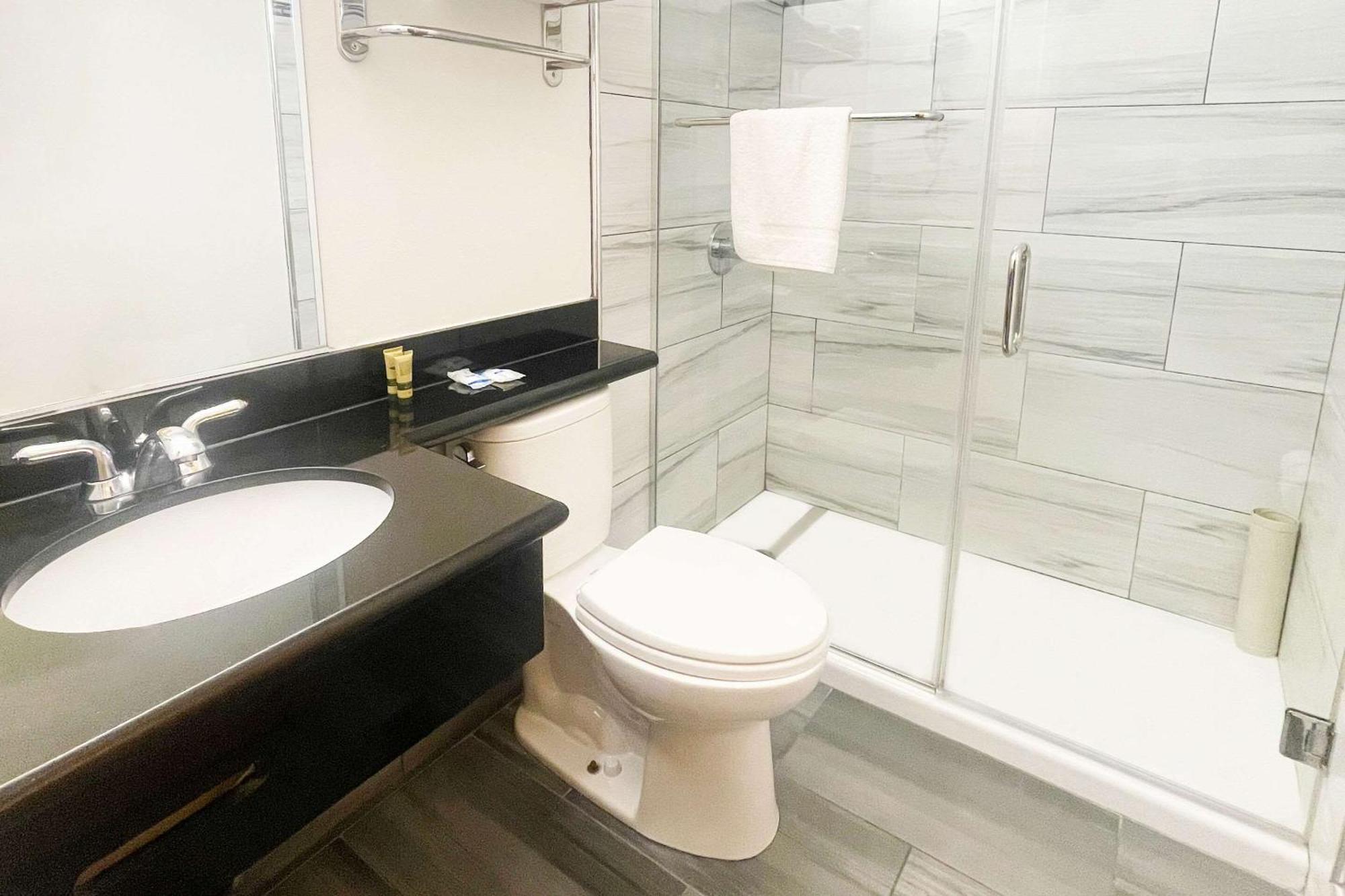 Inn Rodeway Civic Center 2*