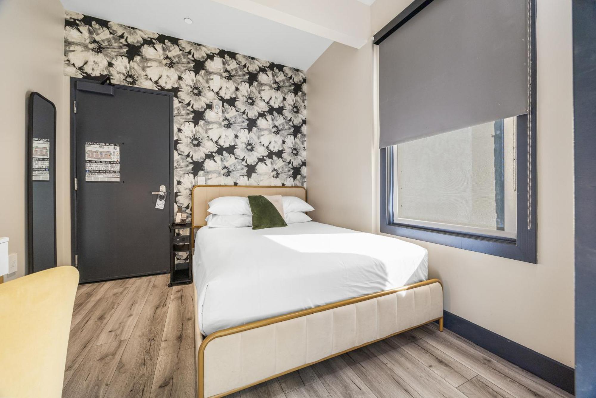 Epik Hotel 4*