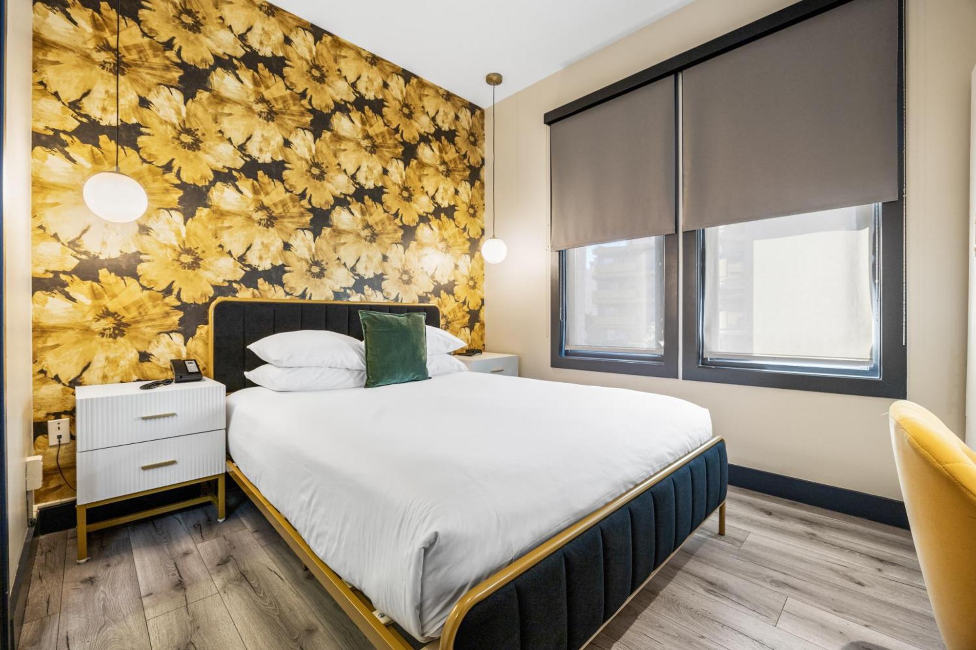 Epik Hotel 4*