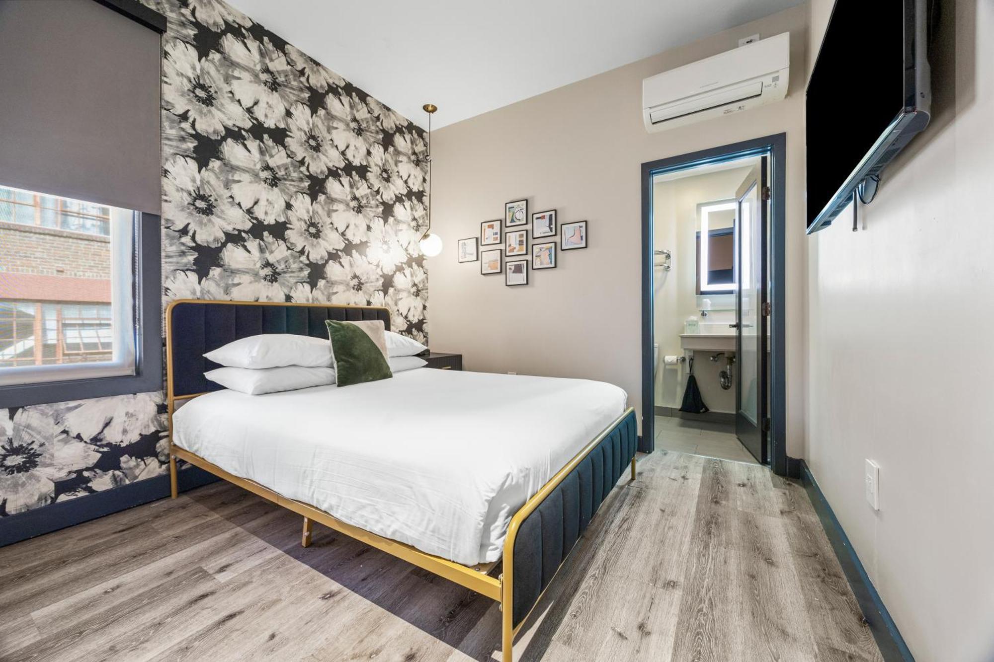 Epik Hotel 4*