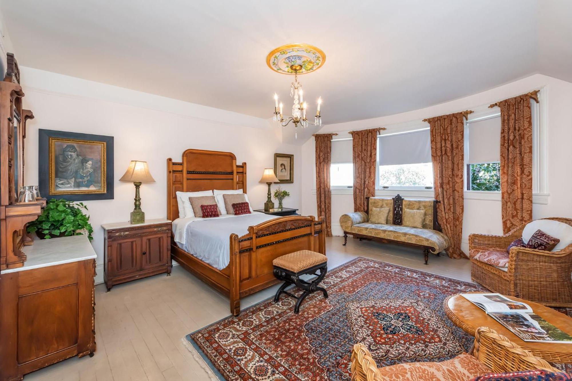 Chateau Tivoli Bed & Breakfast