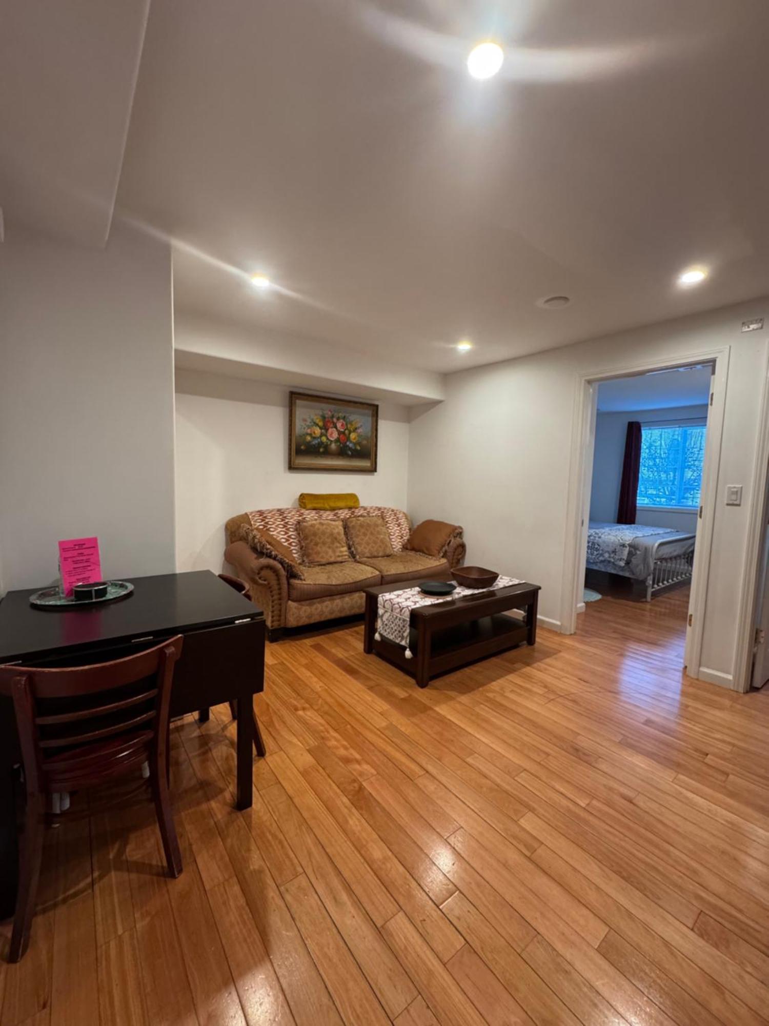 2 Bedroom With Parking Near Bart Apartment *