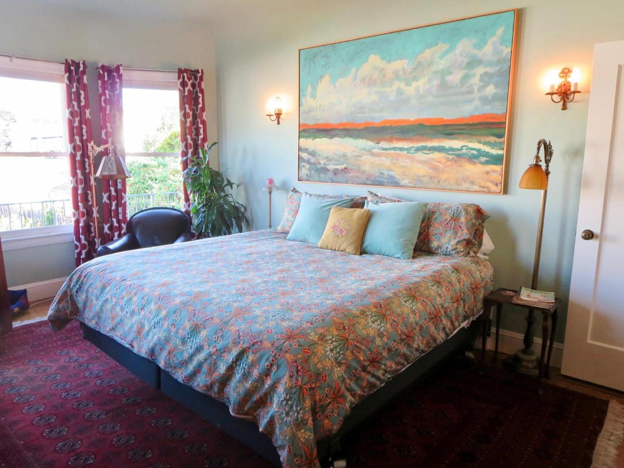 Lovely Noe Valley W Light, View & Parking!