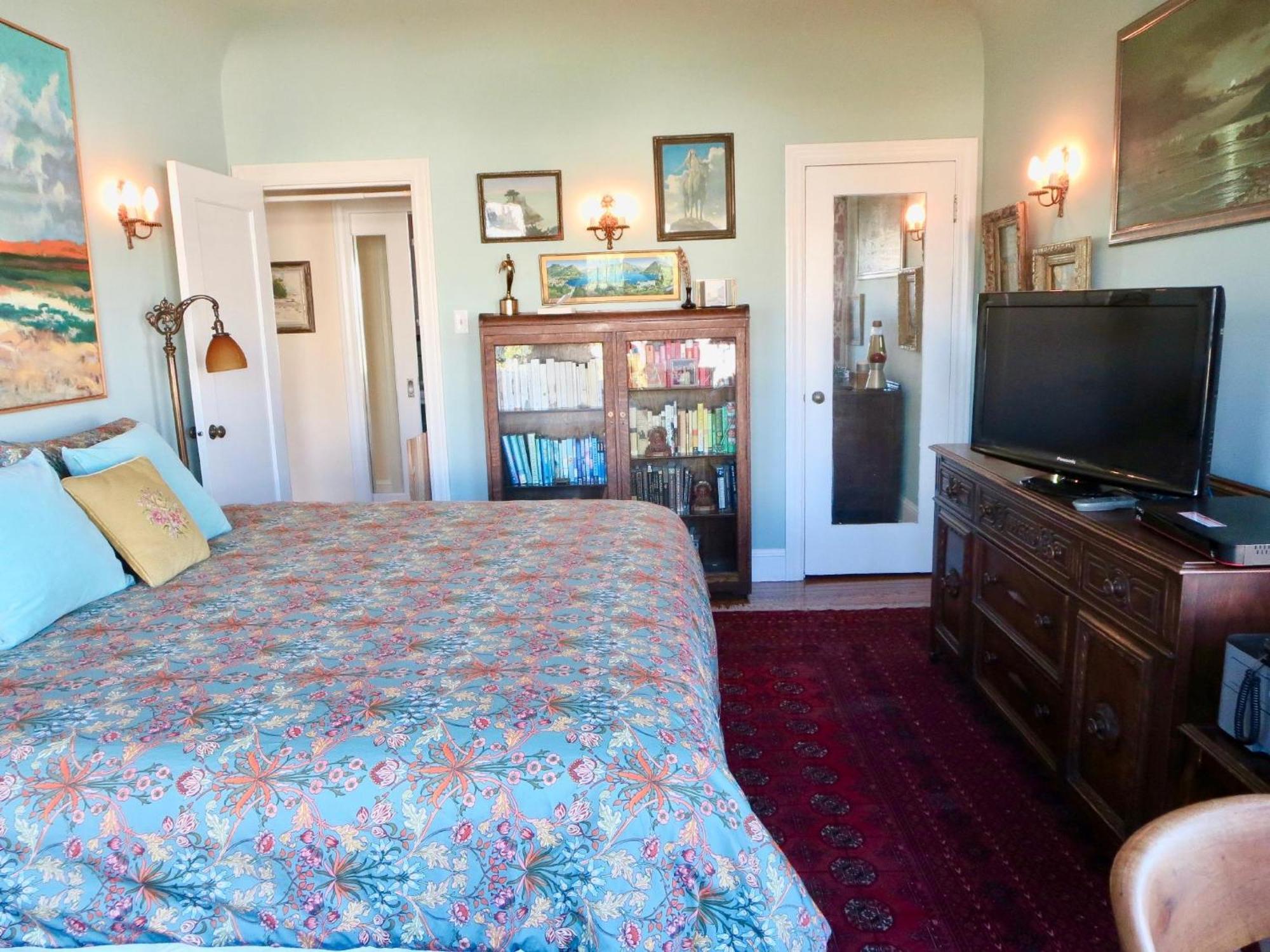Lovely Noe Valley W Light, View & Parking!