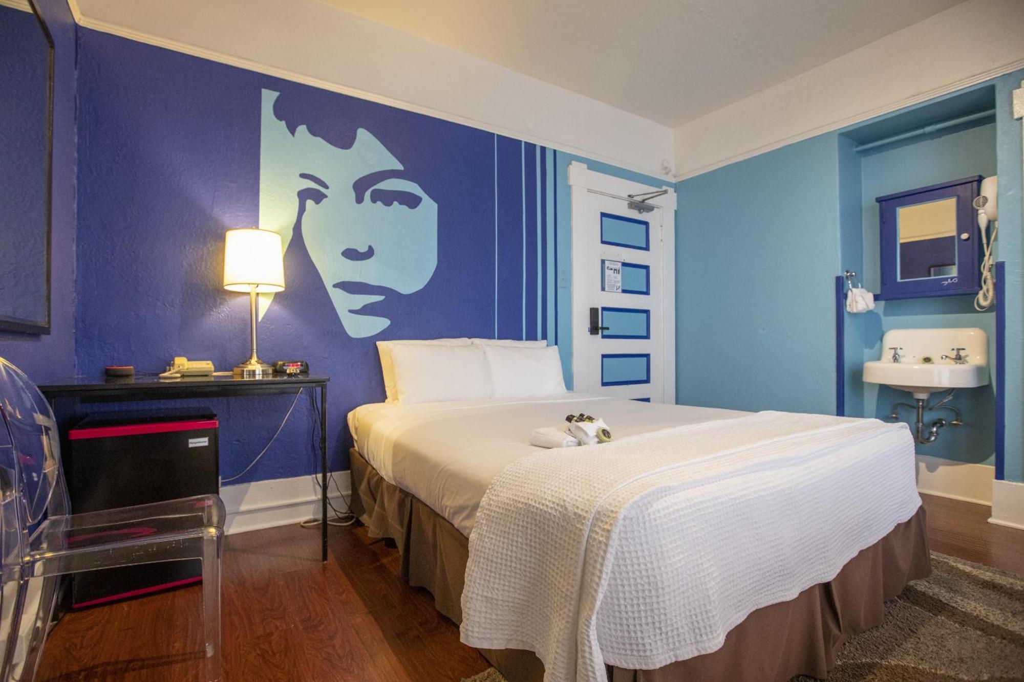 Des Arts Hotel 2*