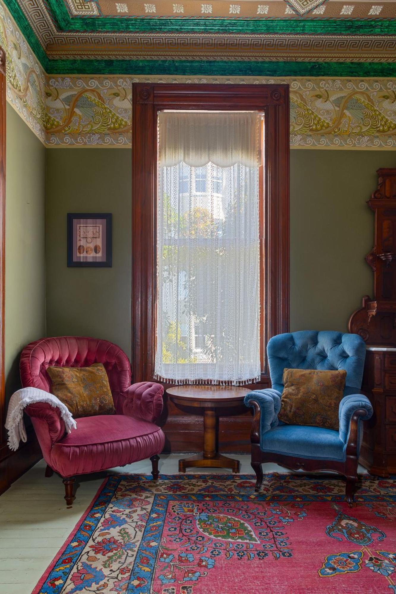 Chateau Tivoli Bed & Breakfast 3*
