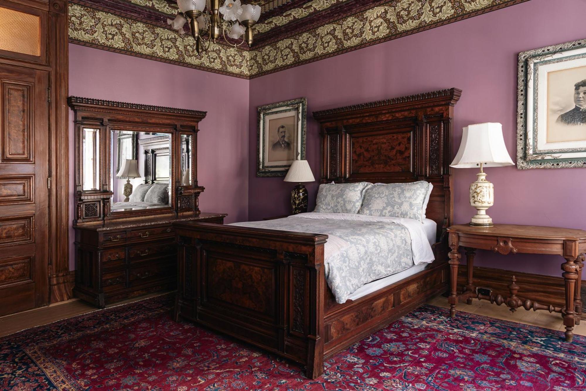 Chateau Tivoli Bed & Breakfast