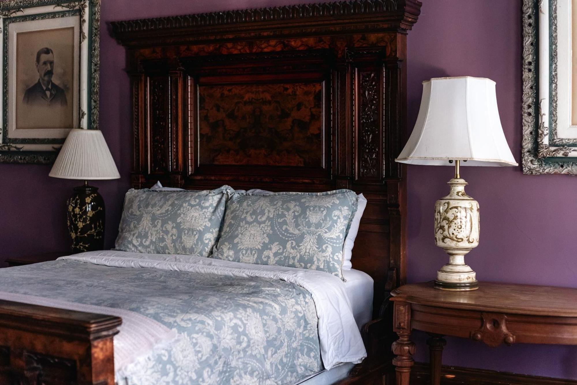 Chateau Tivoli Bed & Breakfast 3*