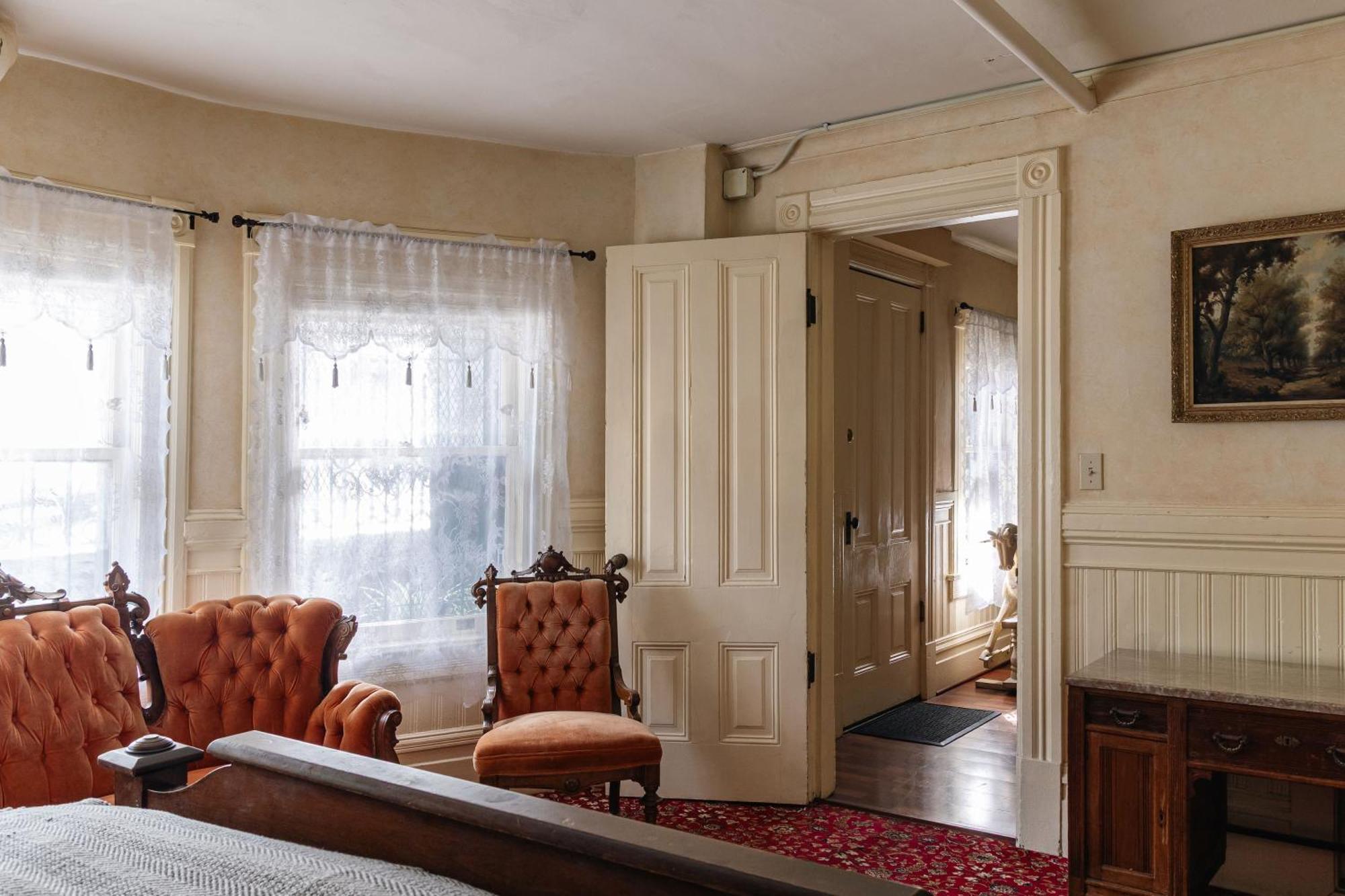 Chateau Tivoli Bed & Breakfast