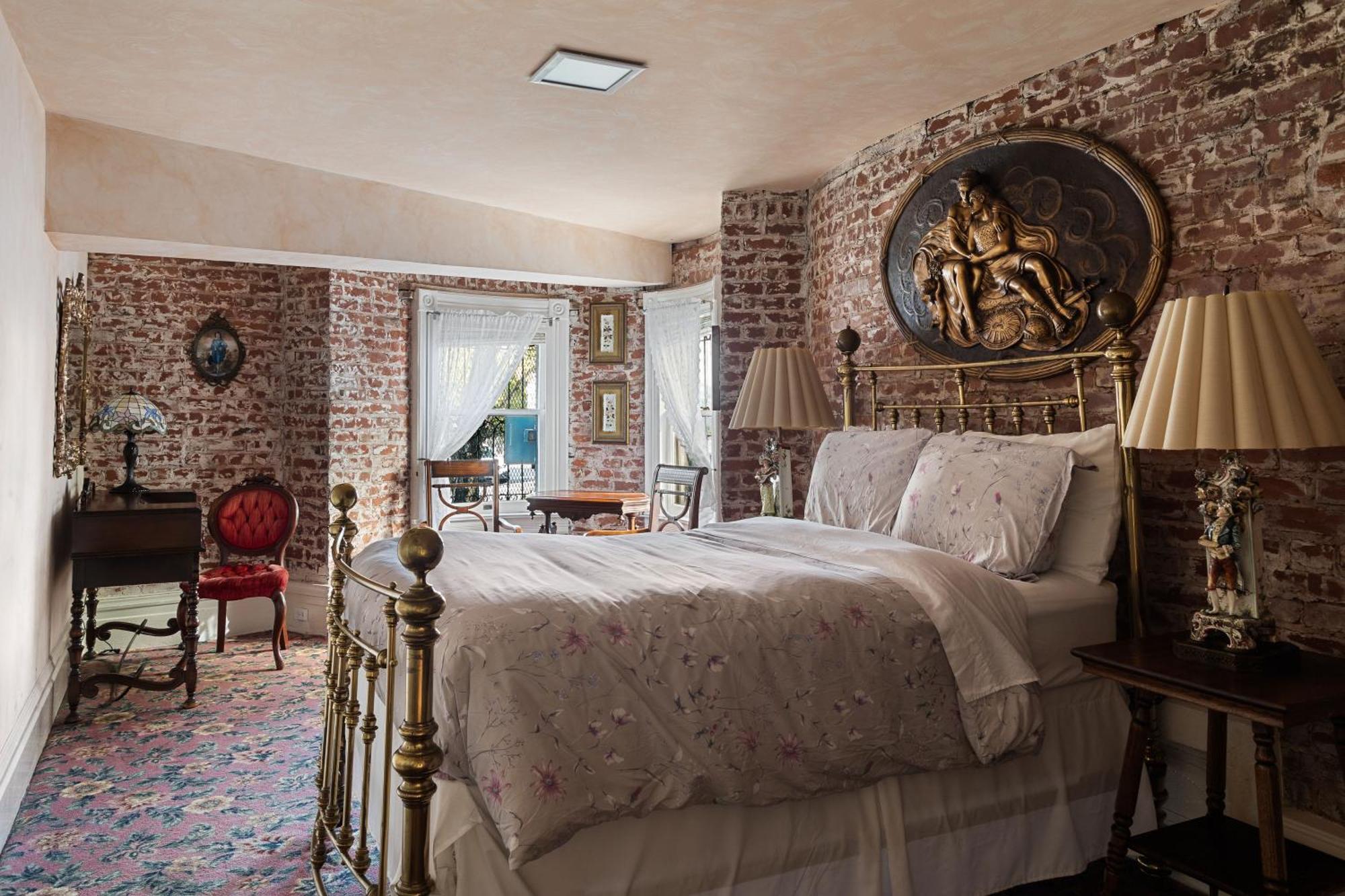 Bed & Breakfast Chateau Tivoli 3*