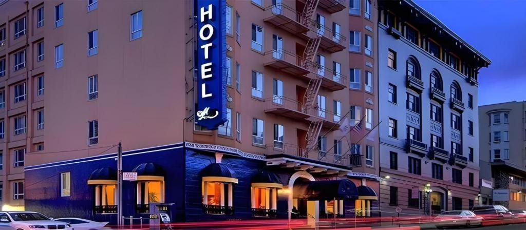 Hotel The Monarch