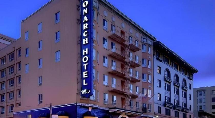 The Monarch Hotel 2*