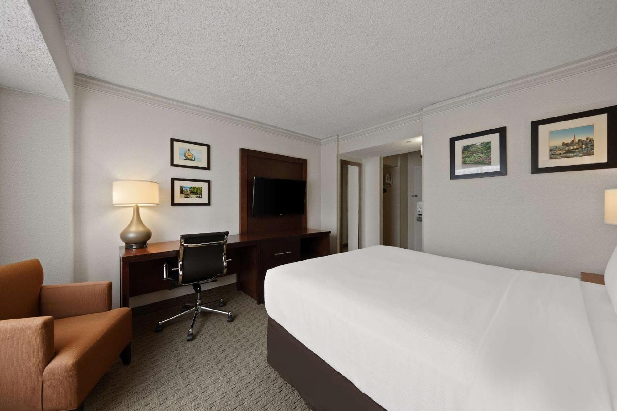 Comfort By The Bay Inn