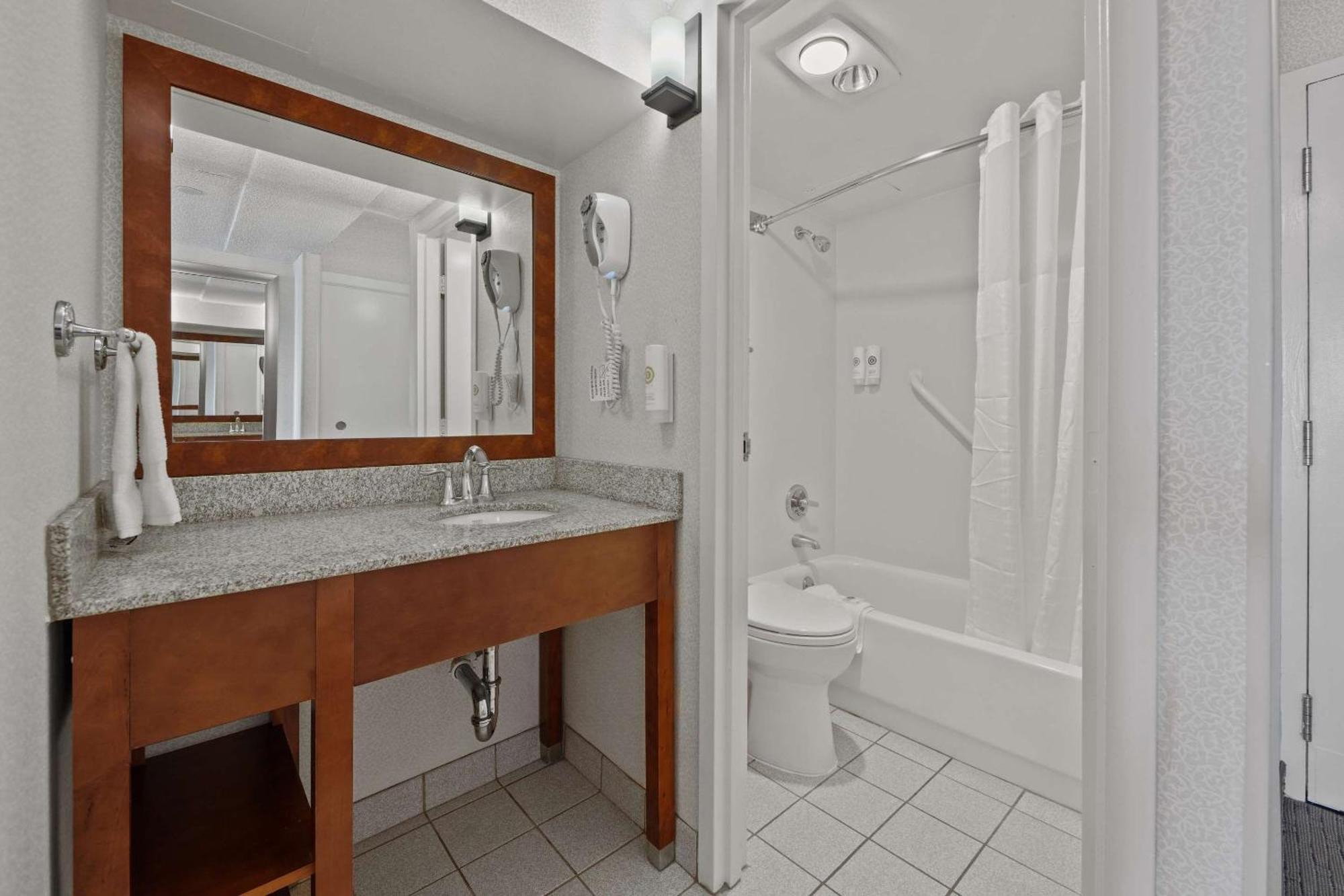 Inn Comfort By The Bay
