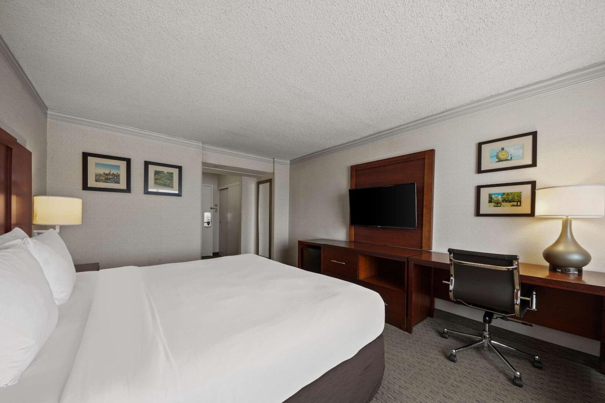 Comfort By The Bay Inn