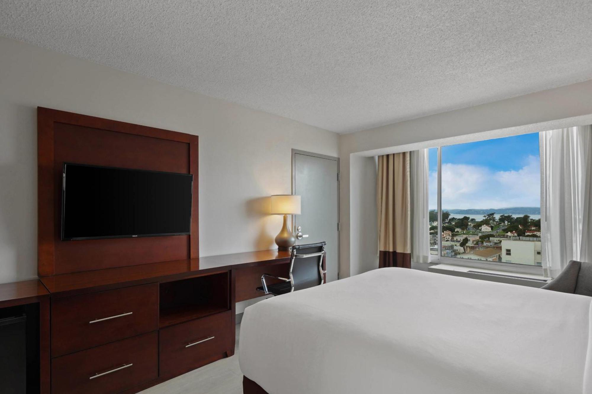 Comfort By The Bay Inn