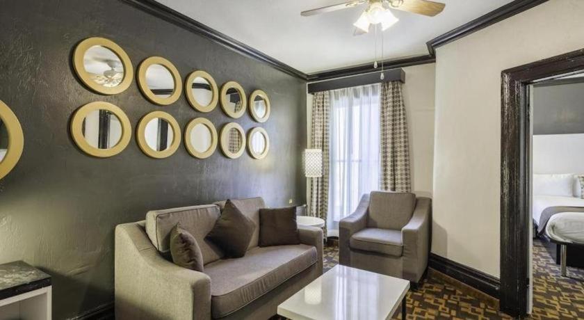 Adante Hotel, A C-two 3*