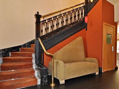 Metropolis Hotel 3*