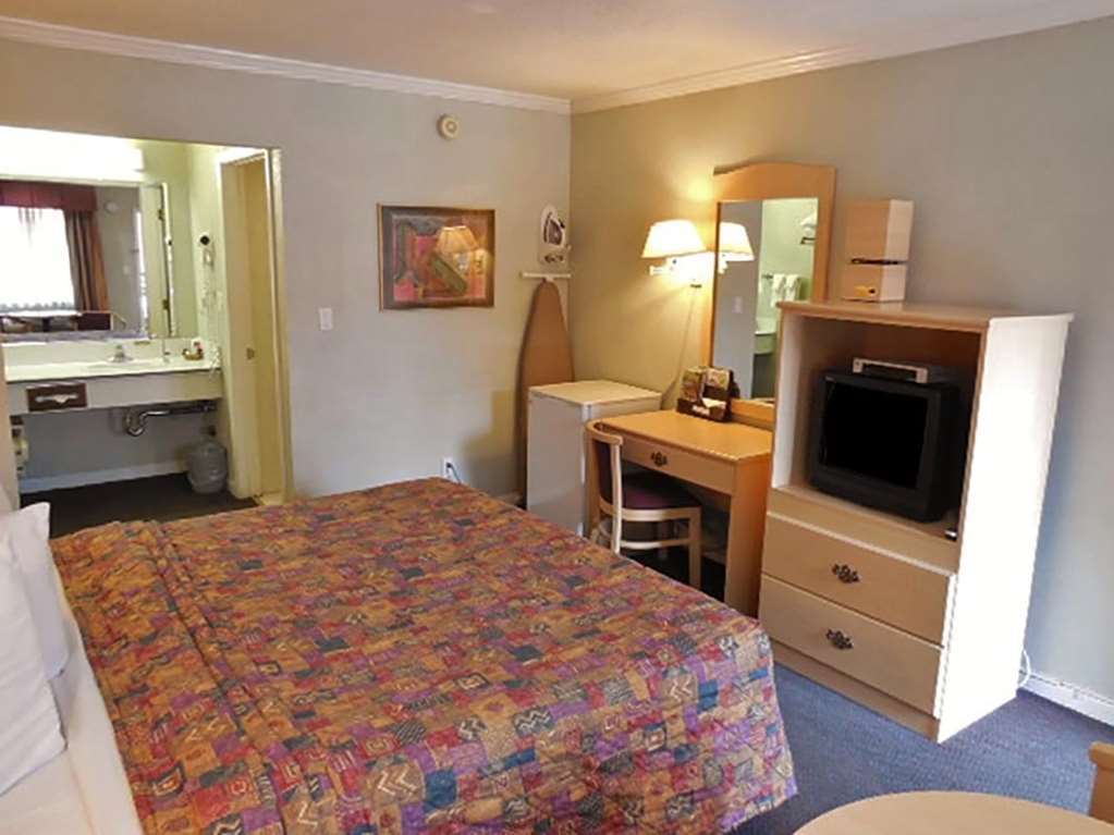 At Golden Gate Motel