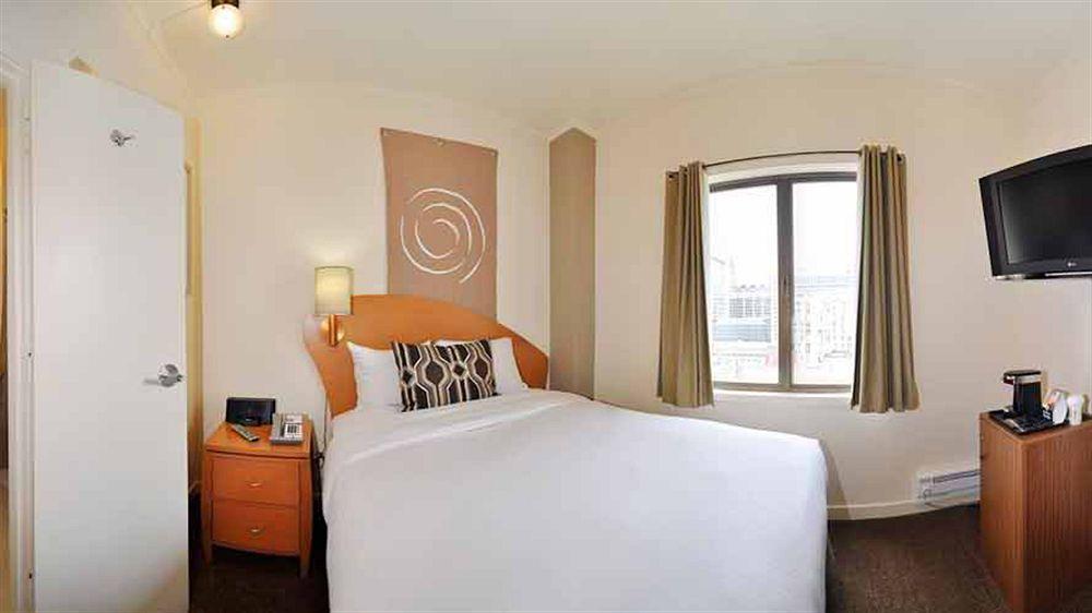Metropolis Hotel 3*