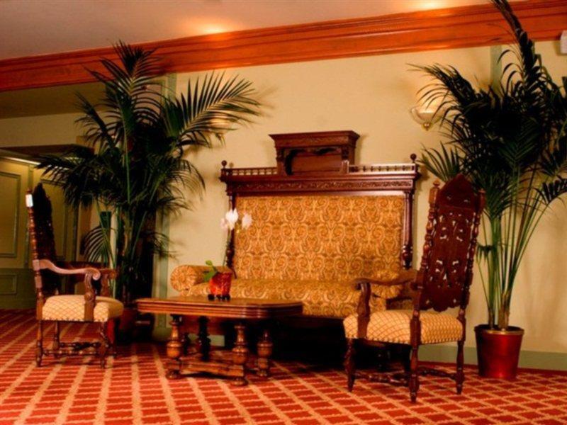 Courtyard By Marriott Downtown/van Ness Ave
