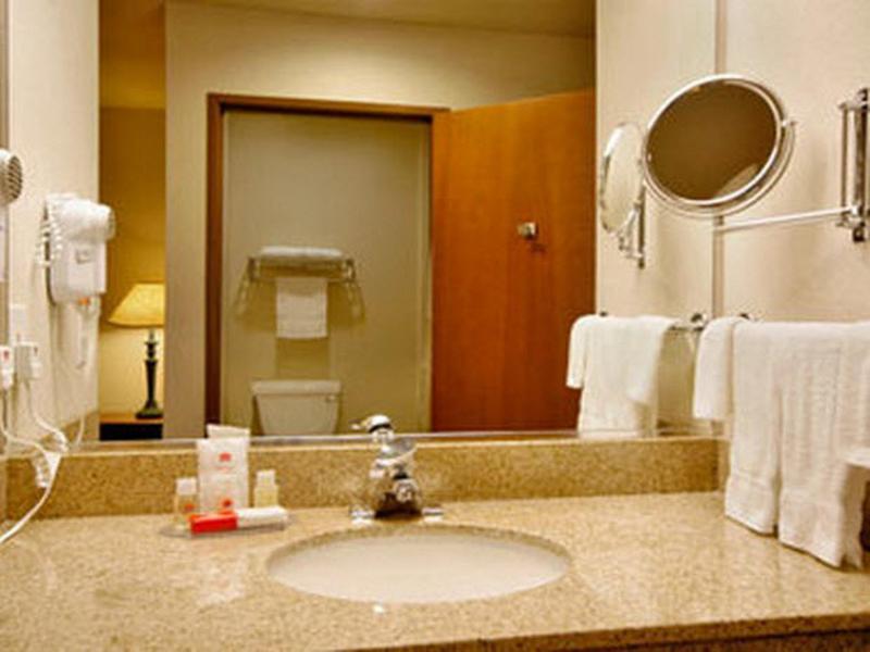 Hotel Surestay By Western Marina District 2*