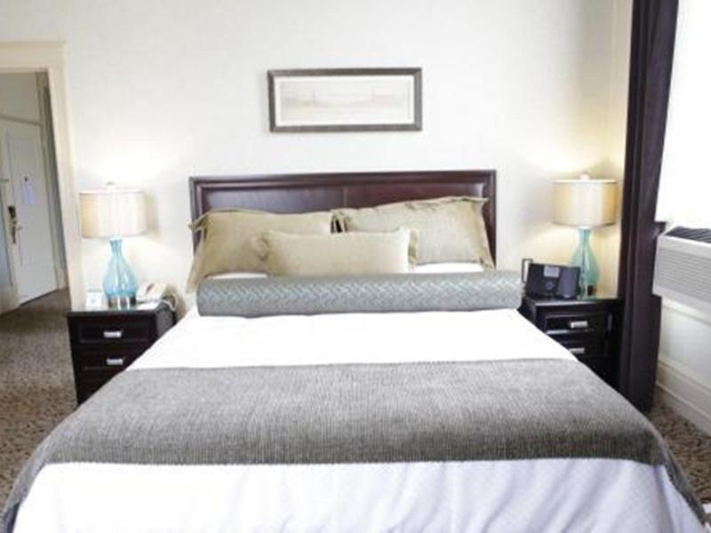 Whitcomb Hotel 3*