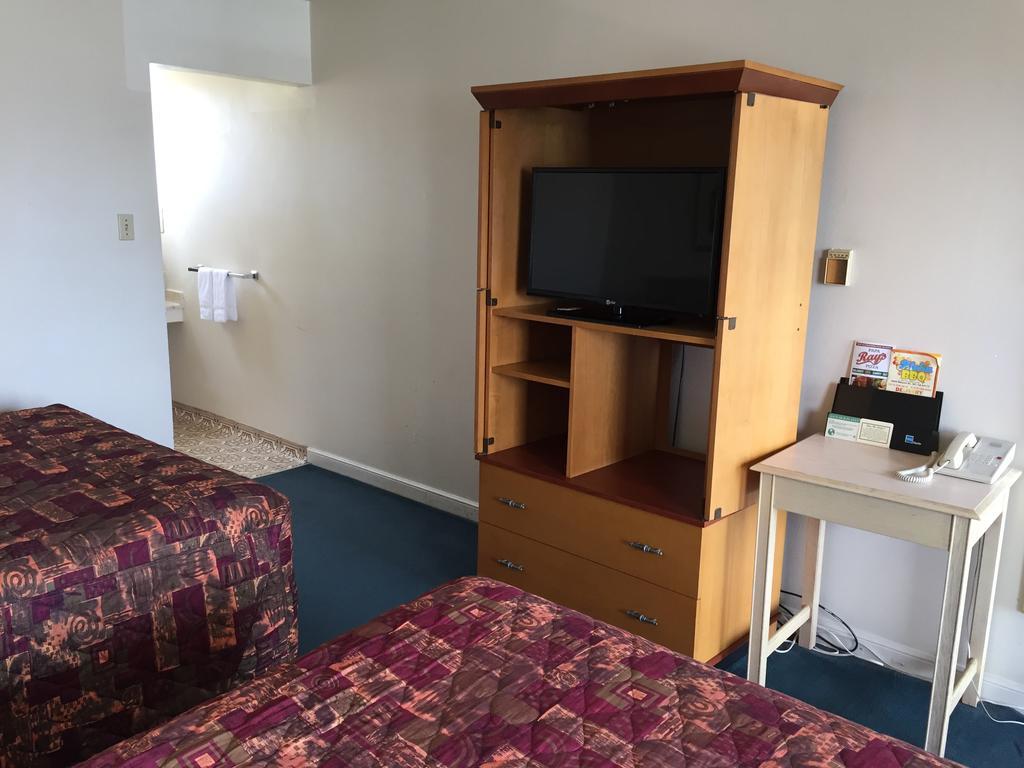 Mission Motel 2*