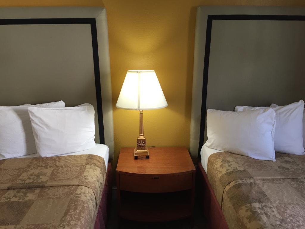 Americas Value & - Soma Hotel 2*
