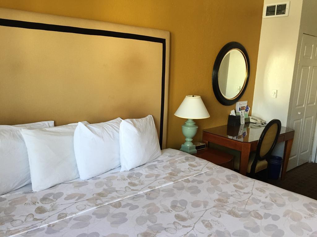 Hotel Americas Value & - Soma