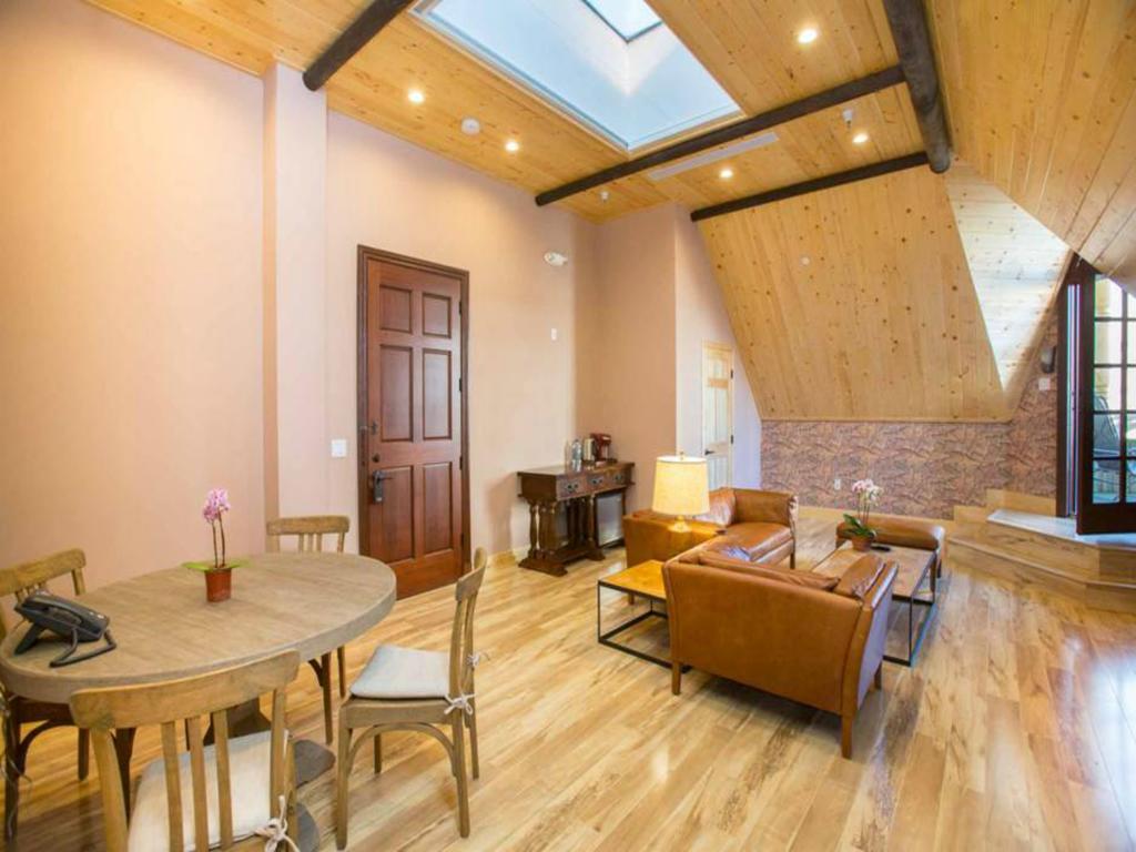 Mansion On Sutter 5*